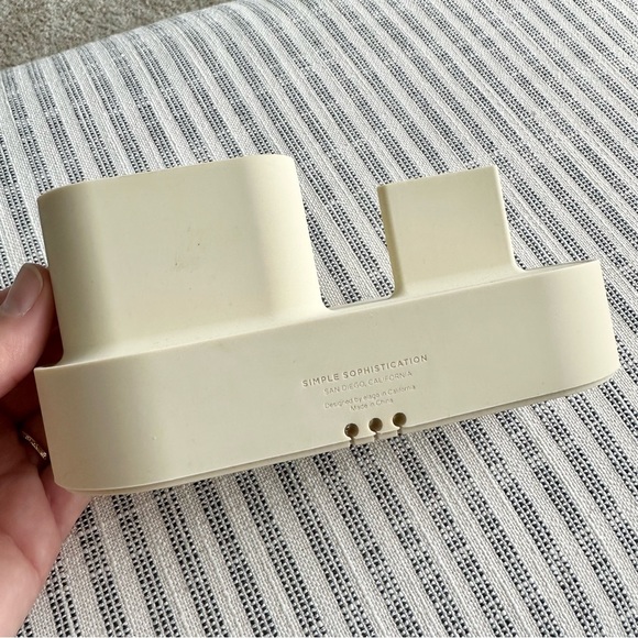 Elago 3 in 1 Charging Station - Picture 4 of 9